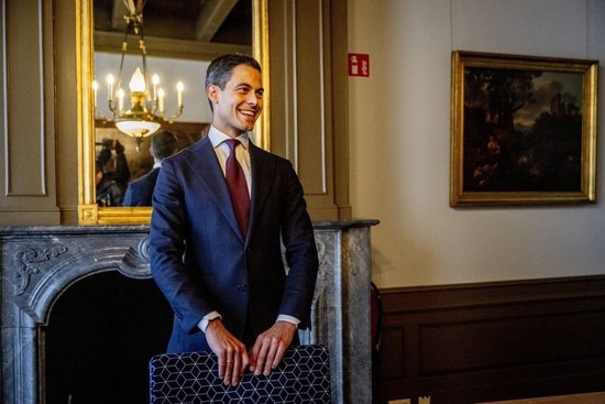 擅长利用社交媒体，未来执政面临阻碍，荷兰迎来最年轻首相