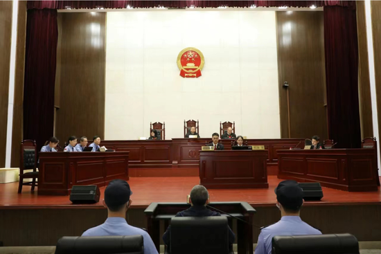 曹炯芳腐败案成最高法典型案例：为“尽快搞副省级”，违规新增举债435亿，留下33个烂尾工程