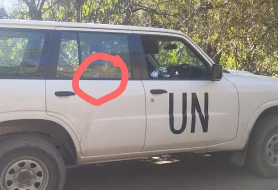 另一个角度观察巴基斯坦三军公共关系部发布的照片，联合国车辆上弹孔明显