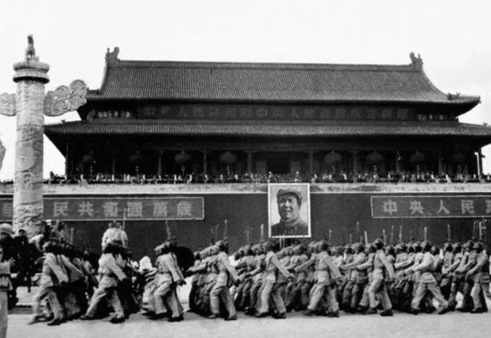 莒县征兵宣传瞄准人才招聘会