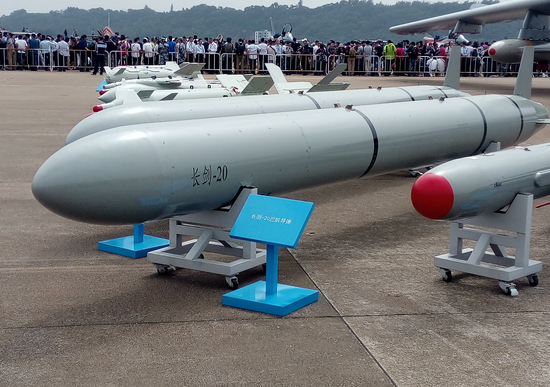 珠海航展上展示的长剑-20导弹。