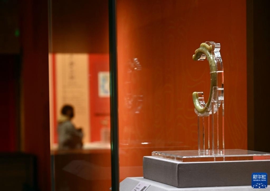 1月25日，由国家文物局指导的“何以中国”展在北京故宫文渊阁开幕。这是展出的玉龙（1月25日摄）。新华社记者 金良快 摄