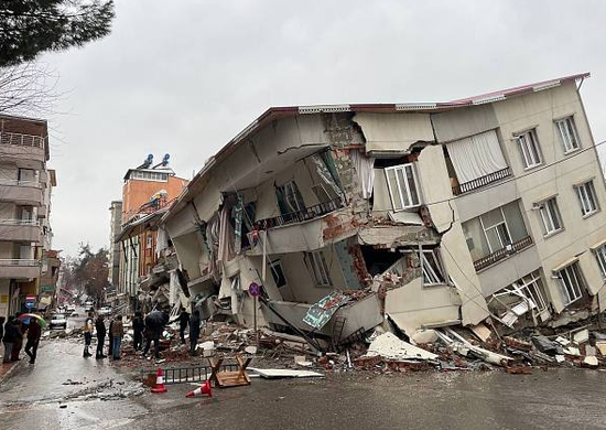 土耳其卡赫拉曼马拉什省倒塌的建筑物