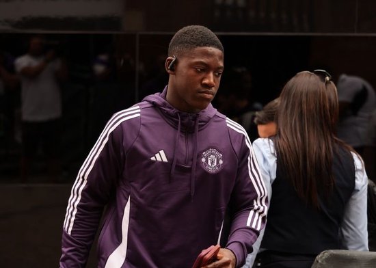 罗马诺：曼联坚持要留住梅努和齐尔克泽，西汉姆想租借二人半年