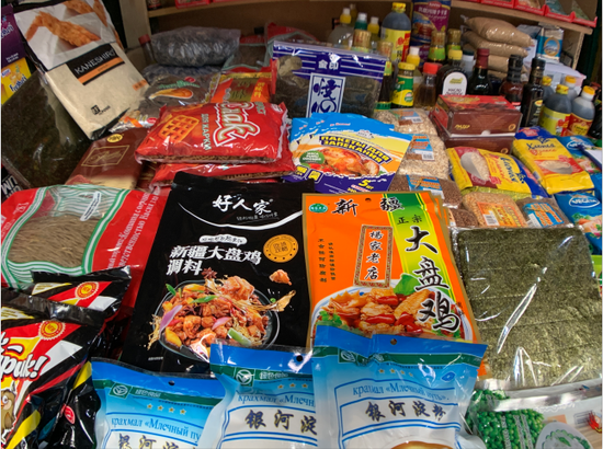 中国 吉尔吉斯斯坦 △这些货物除部分是本地生产之外,绝大多数都是从中国、俄罗斯、哈萨克斯坦等周边国家进口。(央视记者张淳拍摄)