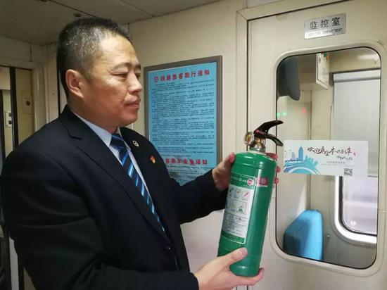 赵荣图片:想了解铁路提速史?他们家就能说清楚