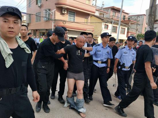 回顾曾春亮案始末:5天杀3人,被抓时说别着急