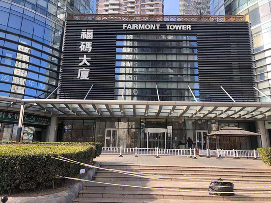 与望京凯德mall仅有一街之隔的福码大厦已经封闭 .赵苑旨摄