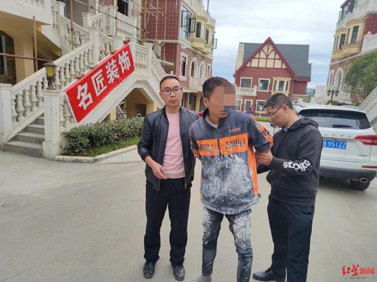 ↑包某某被警方抓获