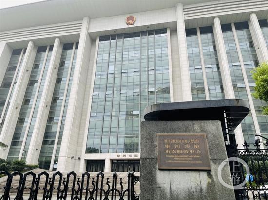 ▲5月13日,浙江杭州,杭州杀妻分尸案将于14日在杭州市中院开庭。摄影/上游新闻记者 时婷婷