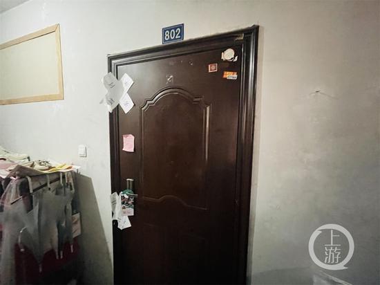 ▲5月13日,浙江杭州,时隔近一年,杭州杀妻分尸案所在房间大门仍贴着封条。摄影/上游新闻记者 时婷婷