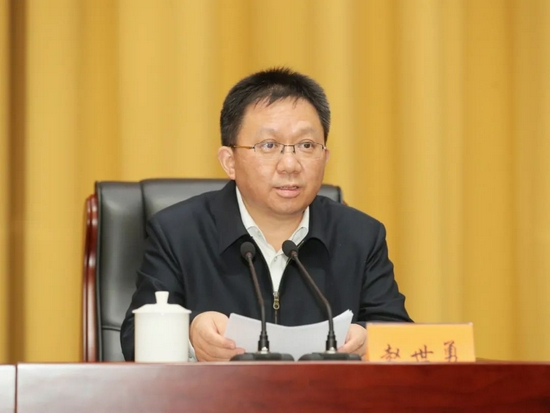 宣布省委有关决定:曹路宝同志任苏州市委委员,常委,书记,不再担任盐城