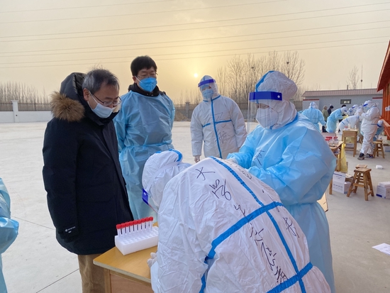 吴浩在疫情防控一线（央广网发 受访者供图）