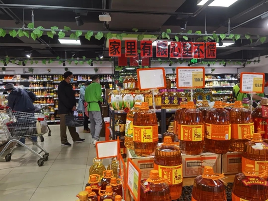 北京粮油日均供应量6000余吨,保持稳定。摄影:曾靖