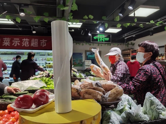 北京地区的蔬菜已按平时的3倍以上备货,保障供应。摄影:姚赟、曾靖