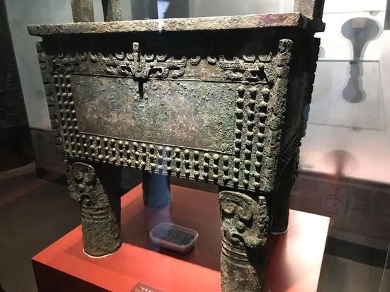 △殷墟博物馆展出的司母辛鼎