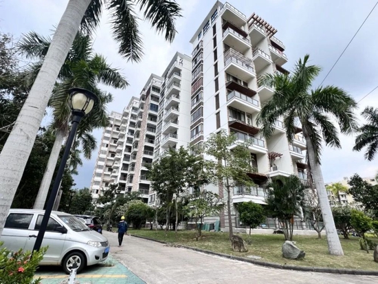  小区仅建成3幢小高层楼房，约200套房产。陈标志/摄