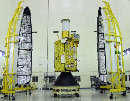 准备装入卫星整流罩的GISAT-1卫星。