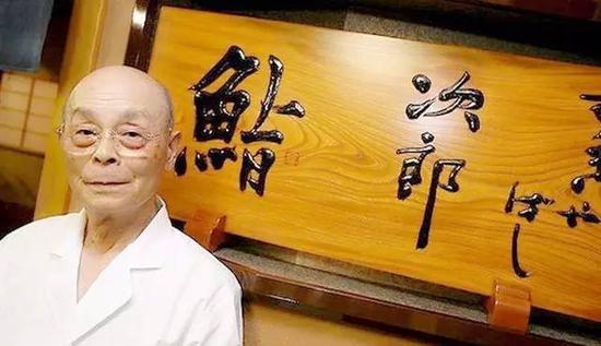 作为寿司之神，小野二郎的经典招牌就是蓝鳍金枪鱼寿司。