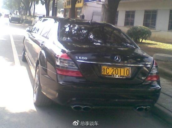 改装怪胎奔驰，挂霸气黄牌，车尾贴着S600和AMG国内少见