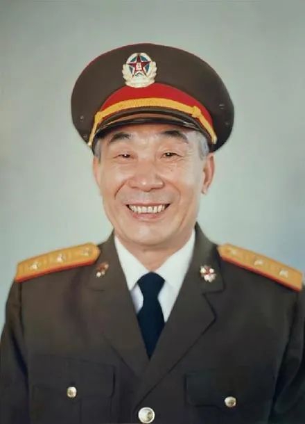 张仲先同志遗像 新华社发