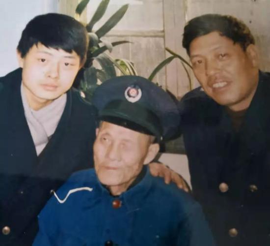 赵荣图片:想了解铁路提速史?他们家就能说清楚
