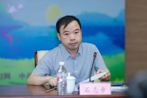 《田野诗班》诗集研讨会在京举办