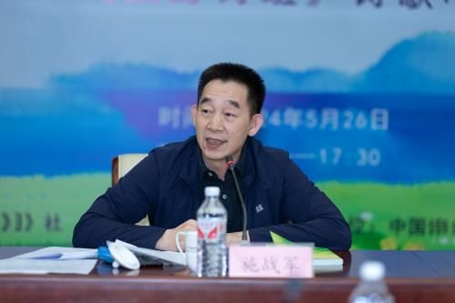 湖南省怀化市会同县粟裕希望小学60%以上的学生是留守儿童,在李柏霖任