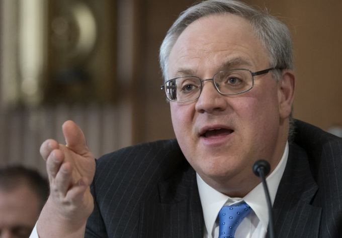 美国内政部长感染新冠 参加特朗普会议前得知结