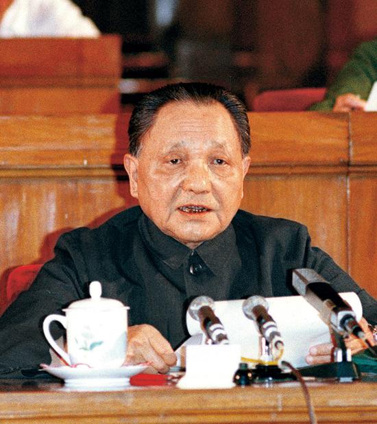 求是 思想之光指引中国实现伟大飞跃 新浪新闻