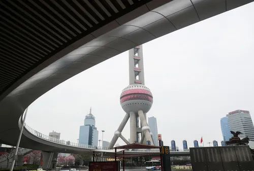 上海东方明珠广播电视塔。新华社记者丁汀摄