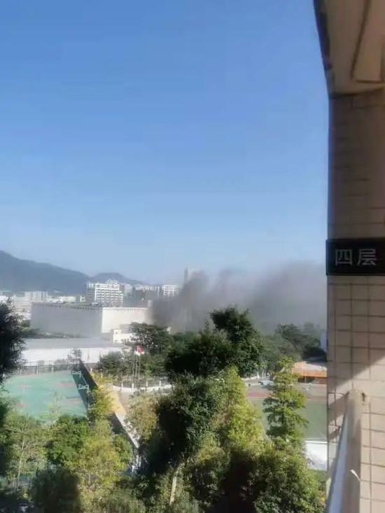 深圳盐田一冷链物流园冷冻库起火,受困3人已被