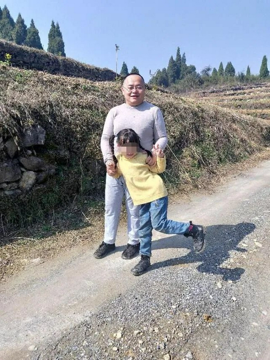 魏永康妻子付碧分享的亲子合照。