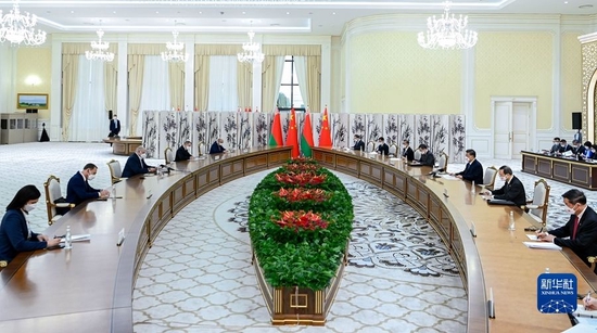 当地时间9月15日下午，国家主席习近平在撒马尔罕国宾馆会见白俄罗斯总统卢卡申科。新华社记者 翟健岚 摄