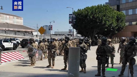 700名美国海军陆战队士兵已抵达洛杉矶
