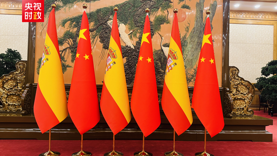 习近平会见西班牙首相桑切斯