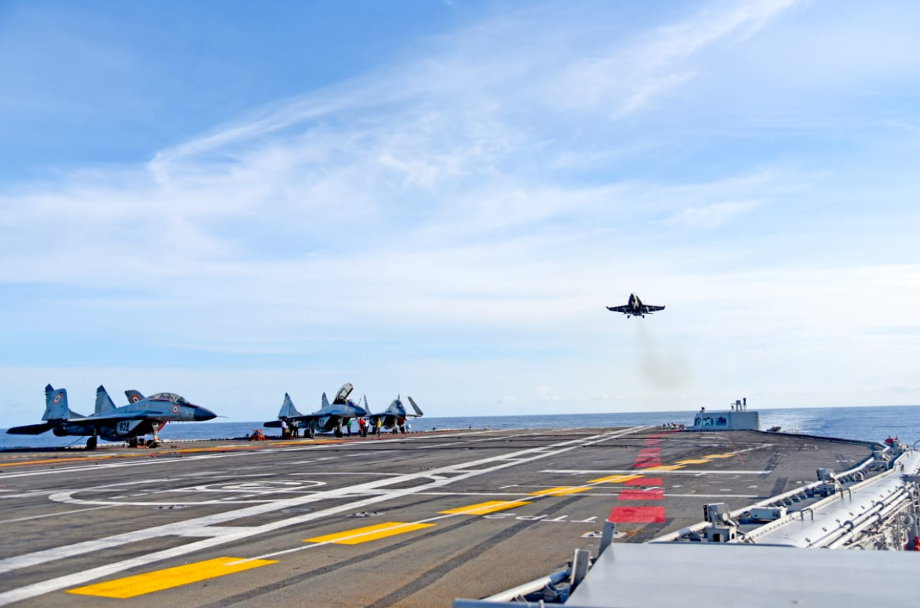 印度1架米格-29k战机坠海 1名飞行员死亡