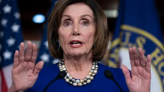 美国众议院议长佩洛西,今年1月份也领略了特朗普的"勤王军"占领国会山