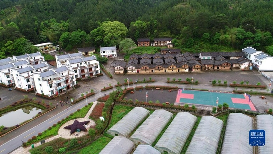 这是江西省瑞金市华屋自然村（2019年4月19日摄，无人机照片）。新华社记者 胡晨欢 摄