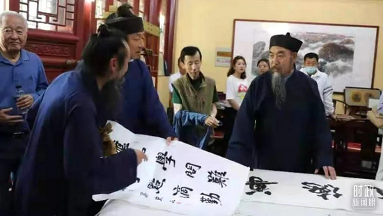 △2021年6月,青岛道教协会举行庆祝中国共产党建党100周年书画展活动。(资料图)