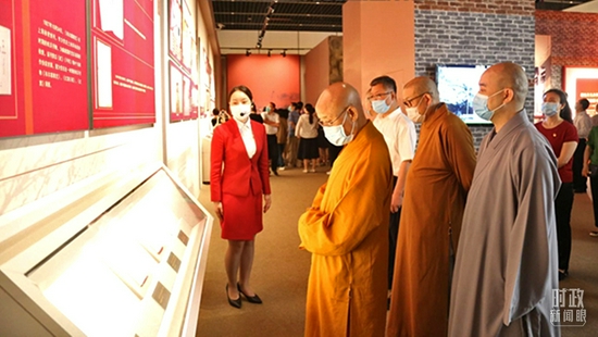 △2021年9月10日，中国佛教协会组织参观中国共产党历史展览馆主题展览。（资料图）