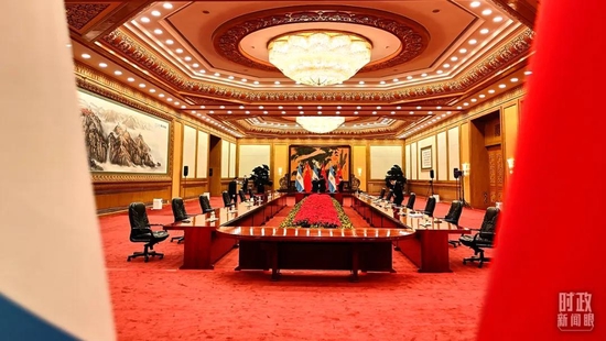 △中国与阿根廷两国元首会谈开始前的现场。（总台央视记者段德文拍摄）