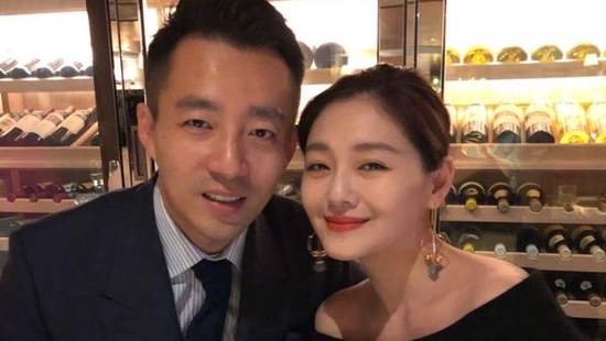 汪小菲 没离婚就带2妹回家 亲密照外泄 全程贴紧紧 手机新浪网