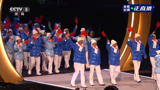 中国体育代表团亮相米兰-科尔蒂纳冬奥会开幕式