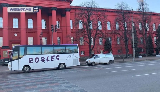  第一批留学生从基辅大学红楼出发