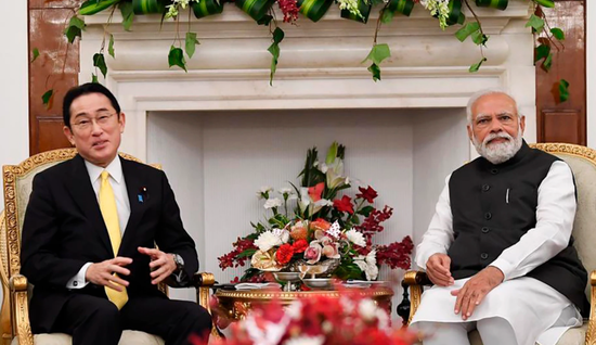 日本首相岸田文雄3月19日与印度总理莫迪在新德里举行会晤。图源：voa
