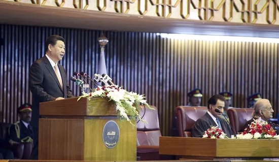 2015年4月21日，国家主席习近平在巴基斯坦议会发表题为《构建中巴命运共同体 开辟合作共赢新征程》的重要演讲。新华社记者 姚大伟 摄