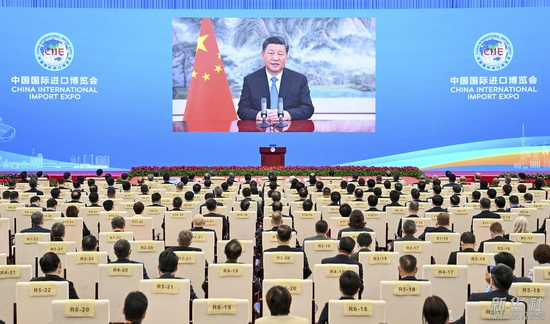  ↑2021年11月4日晚，习近平以视频方式出席第四届中国国际进口博览会开幕式并发表题为《让开放的春风温暖世界》的主旨演讲。