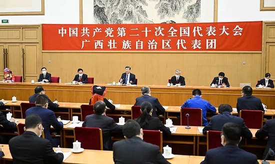 2022年10月17日，习近平参加党的二十大广西代表团讨论。新华社记者 谢环驰 摄