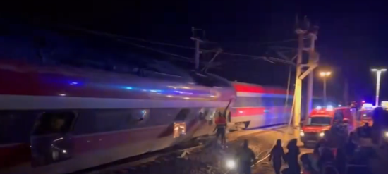 西班牙高铁脱轨事故已致至少21人死亡 百余人受伤